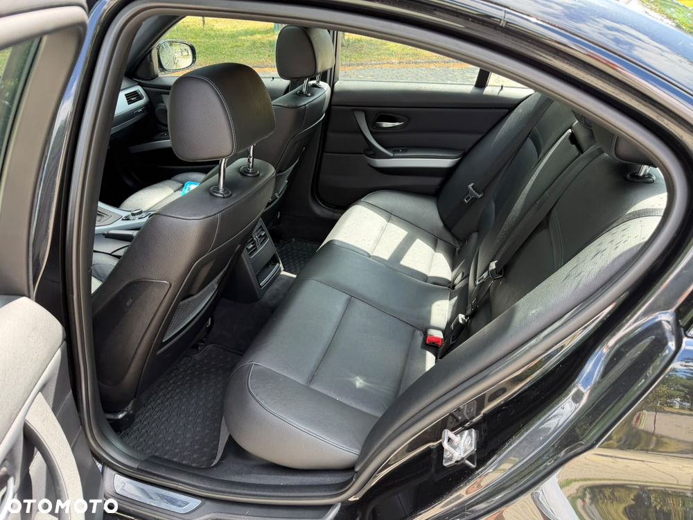 BMW Seria 3 320i - 8