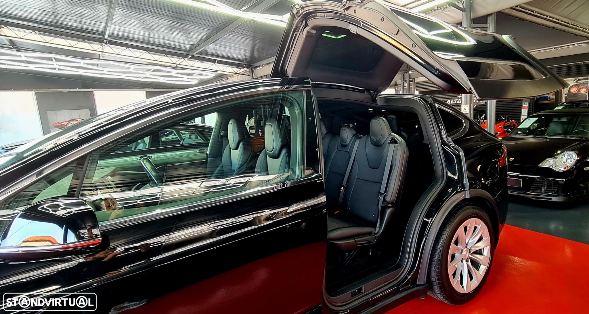 Tesla Model X - 16