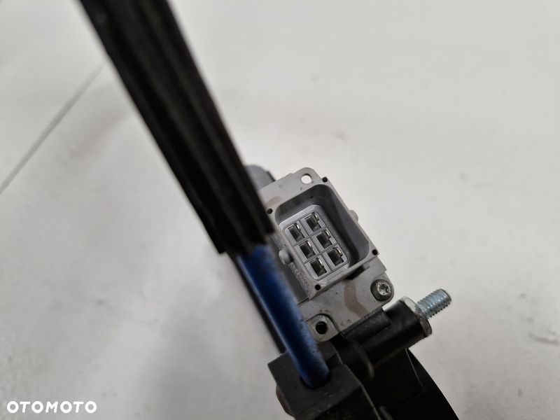 FIAT 500L PODNOŚNIK MECHANIZM SZYBY LEWY TYŁ 51957505 - 5