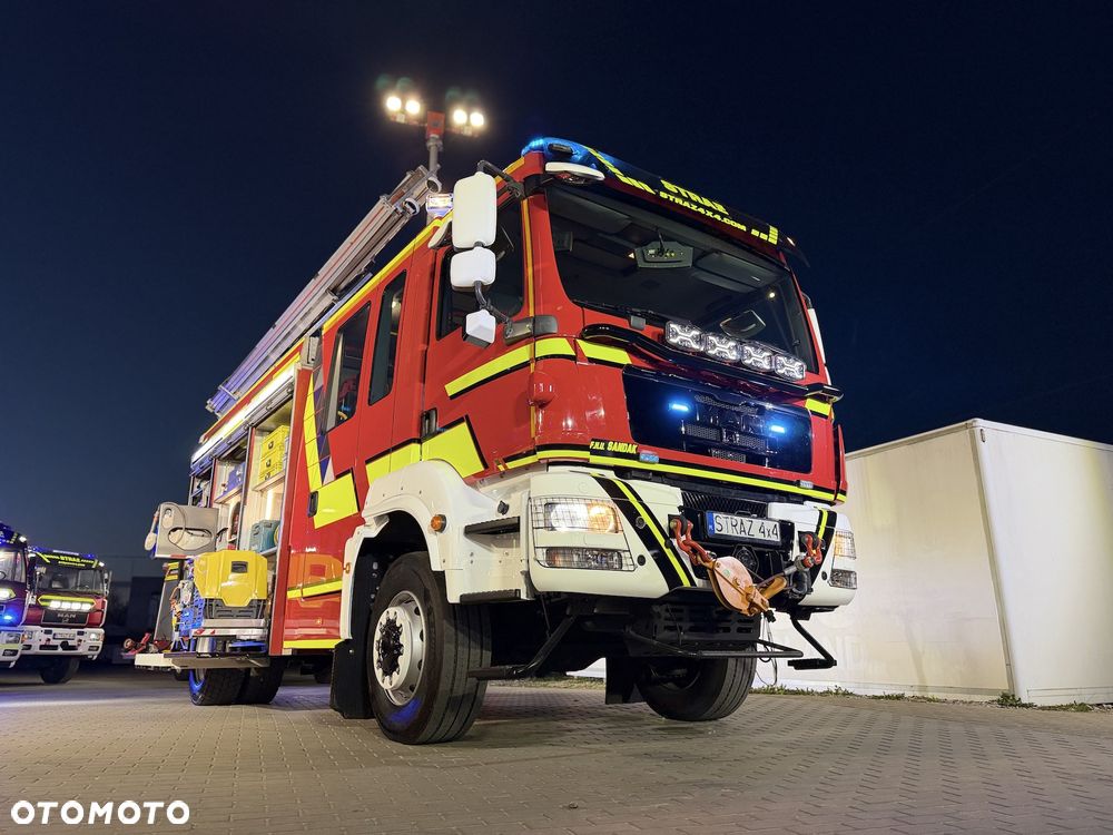 MAN TGM 18.340 4x4 Straż pożarna pojazd pożarniczy wóz strażacki MAN TGM 18.340 4x4 średni terenowy- uterenowiony 4x4 CNBOP 3000l wody wyciągarka mechaniczna reduktor blokady przedniego i tylnego mostu, maszt oświetleniowy - 2