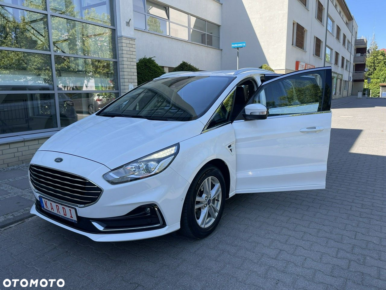 Ford S-Max - 16