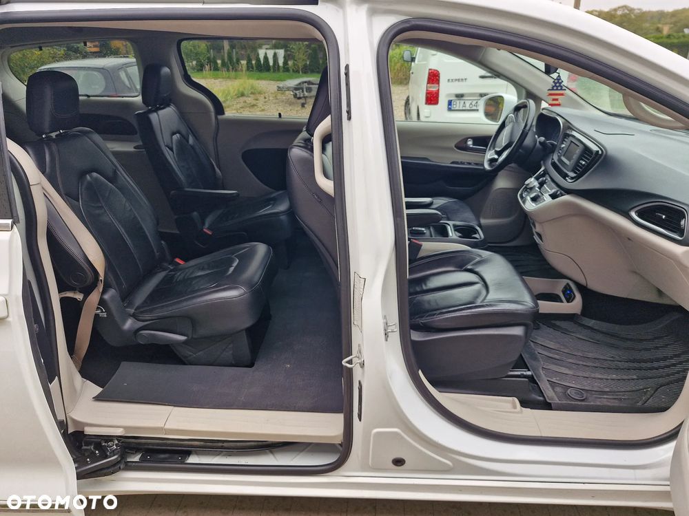 Chrysler Pacifica - 10