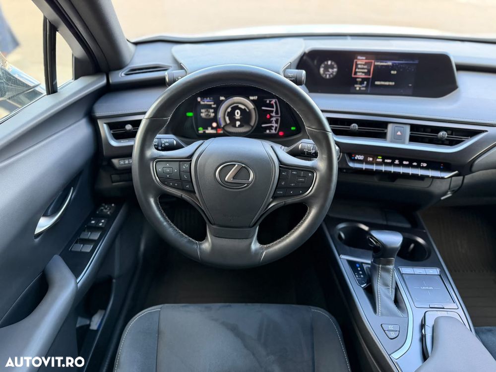 Lexus UX 250h (E-FOUR) Business Edition - 17
