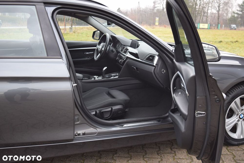 BMW Seria 3 320d xDrive Sport Line - 19