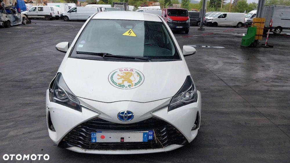 Toyota Yaris Hybrid 100 Premium - 1