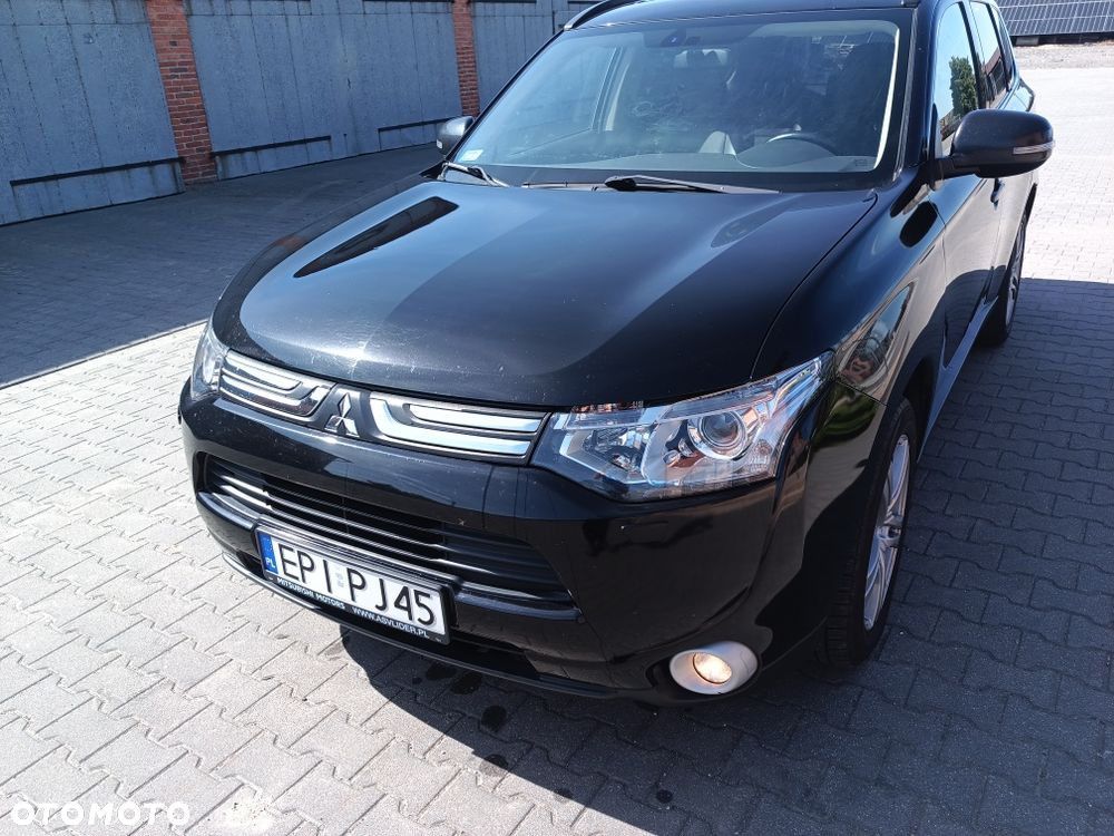Mitsubishi Outlander - 2