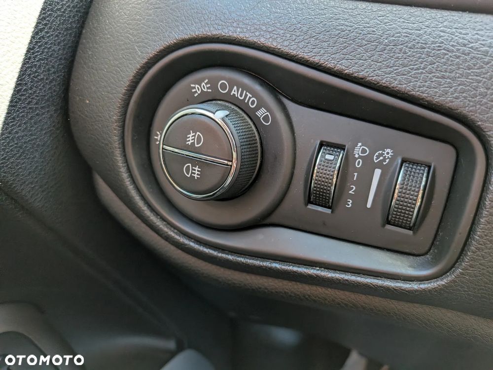 Jeep Renegade 1.4 MultiAir Limited 4WD S&S - 38