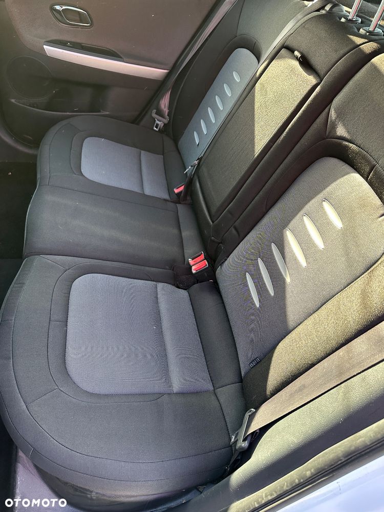 Kia Ceed - 11