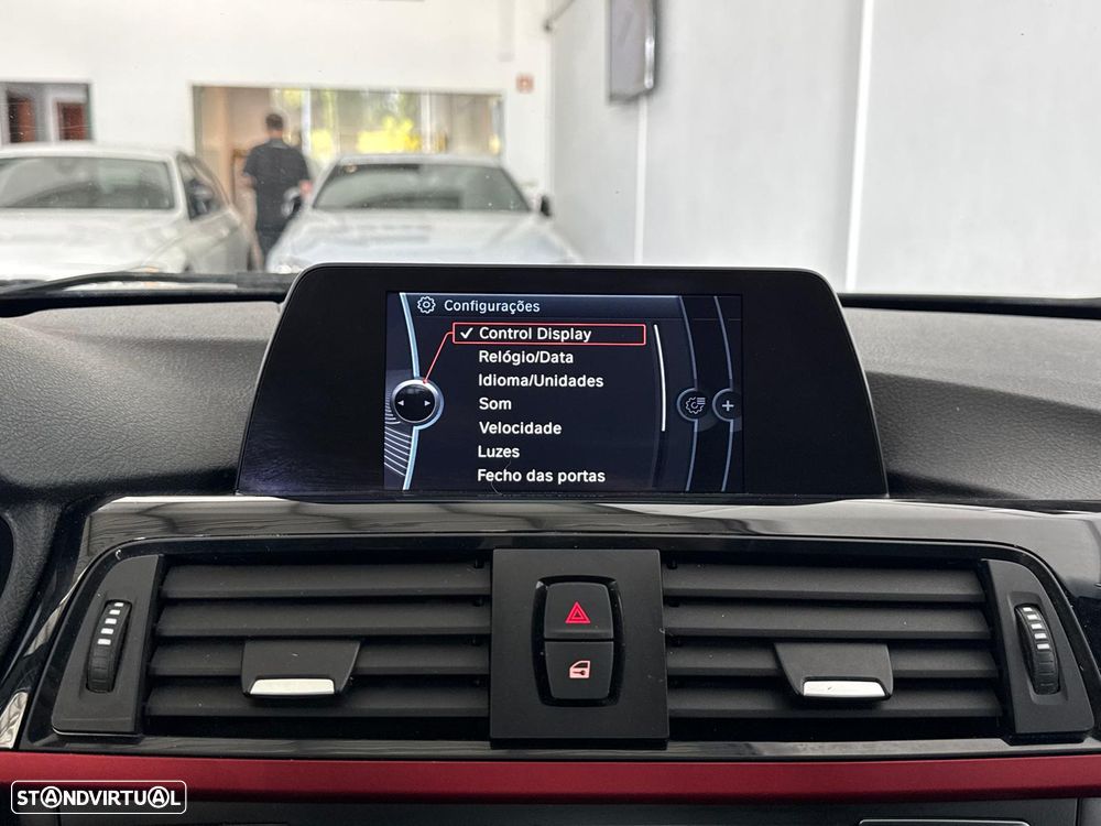 BMW 320 d Auto Pack M - 29