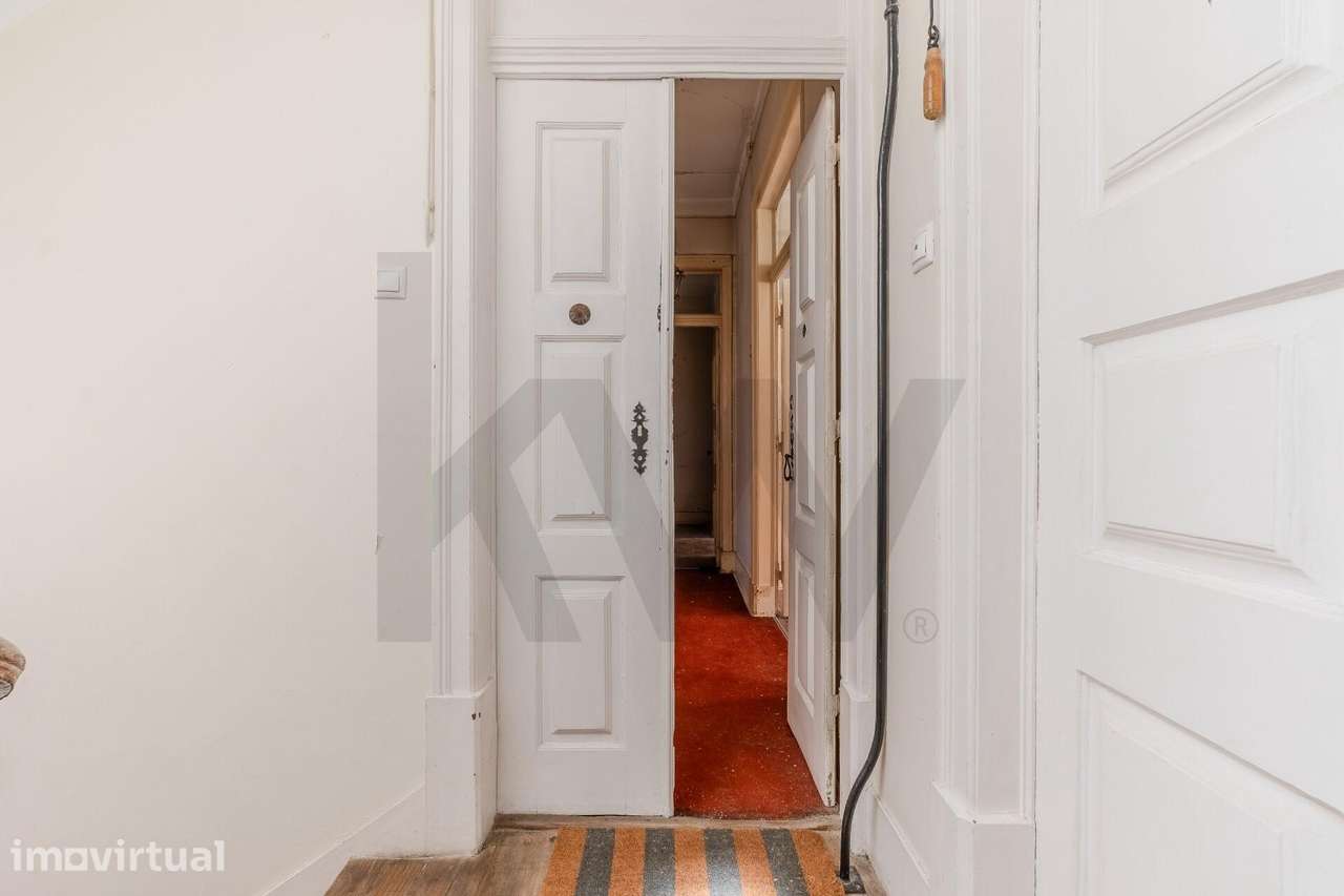 Apartamento de carácter para reabilitação na Calçada de Santana, Lisbo - Grande imagem: 3/39