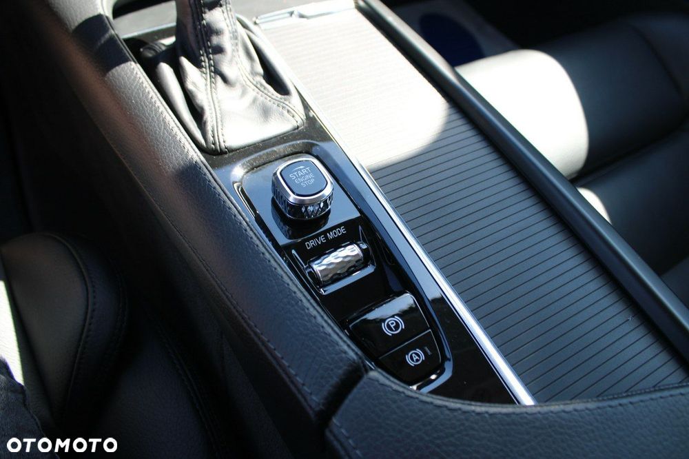 Volvo V90 Cross Country D4 AWD - 29