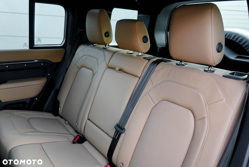 Land Rover Defender 3.0 D350 mHEV X-Dynamic HSE - 31