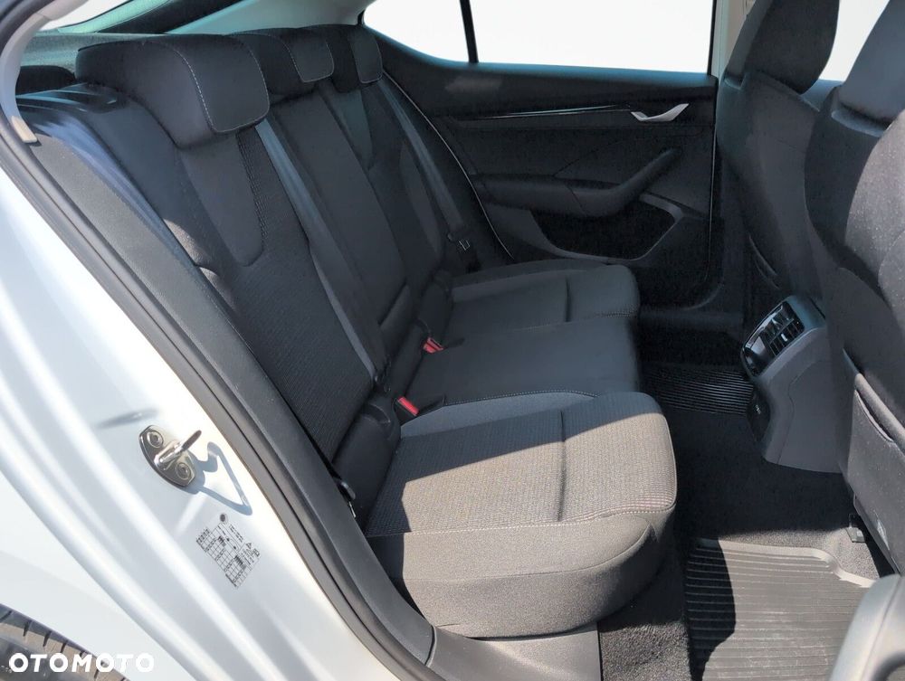 Skoda Octavia 1.5 TSI mHEV Drive Selection DSG - 13