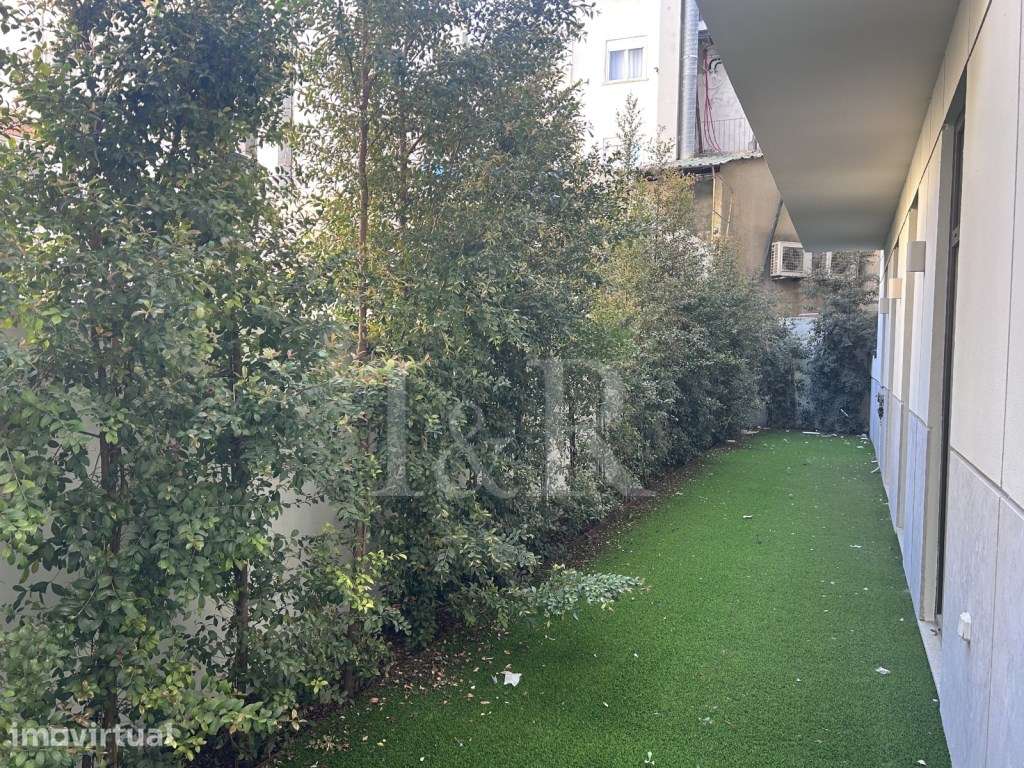 Apartamento T2 com jardim e estacionamento na Av. Almirante Reis, L... - Grande imagem: 2/46