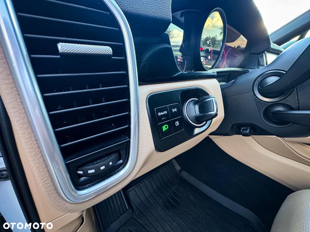 Porsche Cayenne Platinum Edition - 24