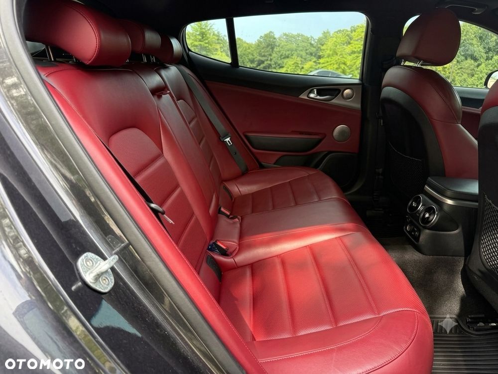 Kia Stinger - 17