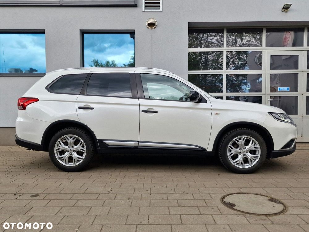 Mitsubishi Outlander 2.0 Invite + 2WD - 5