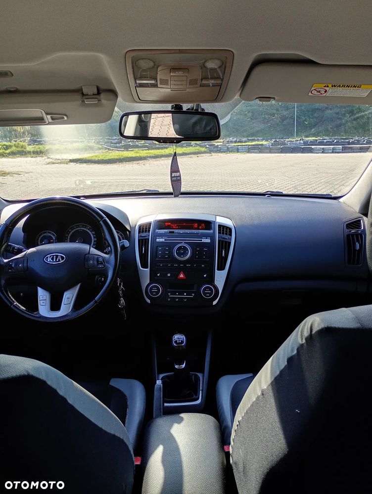 Kia Ceed - 12