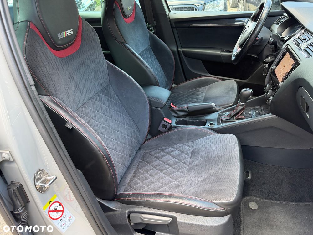 Skoda Octavia 2.0 TDI DSG RS - 9