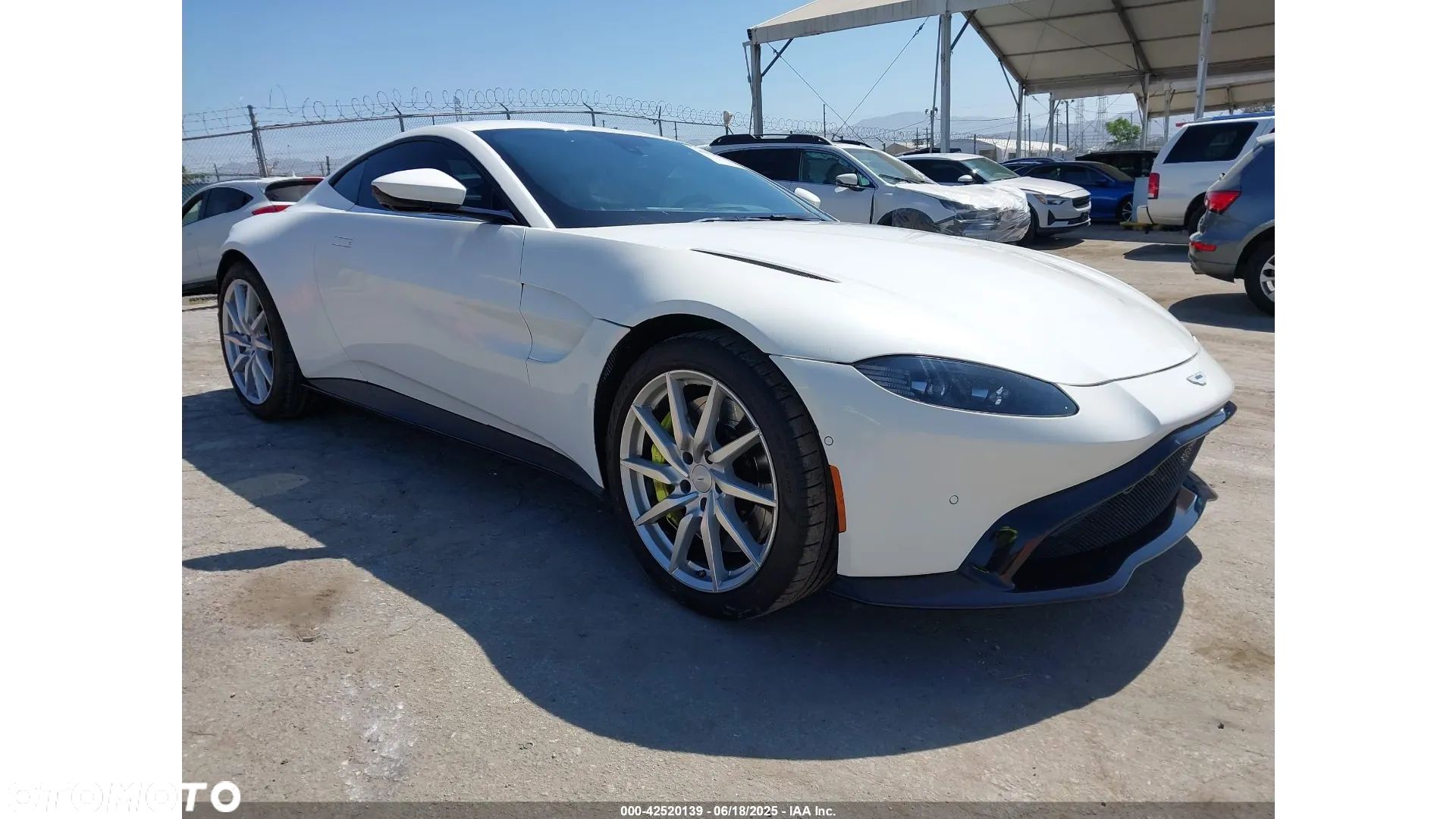 Aston Martin Vantage - 1