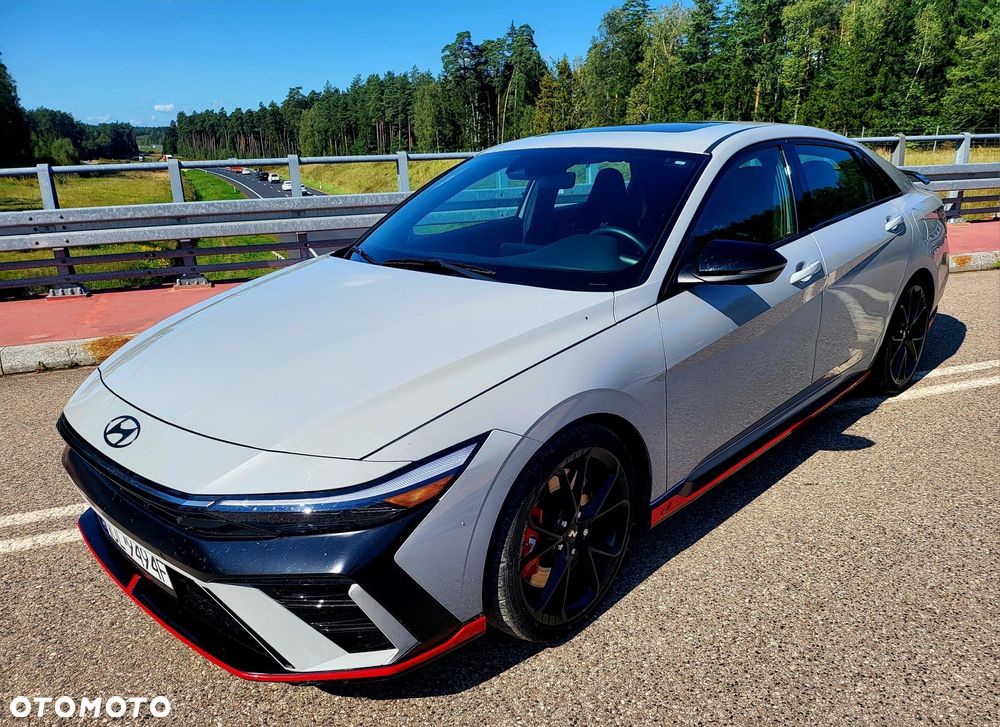 Hyundai Elantra - 16