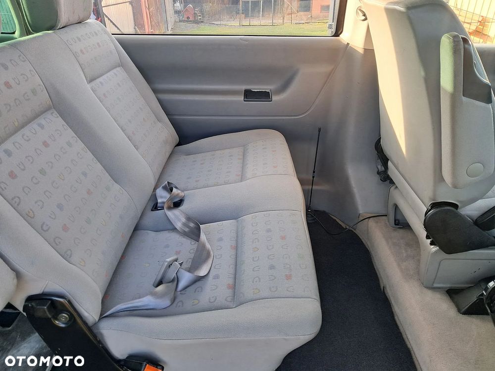 Volkswagen Caravelle - 7