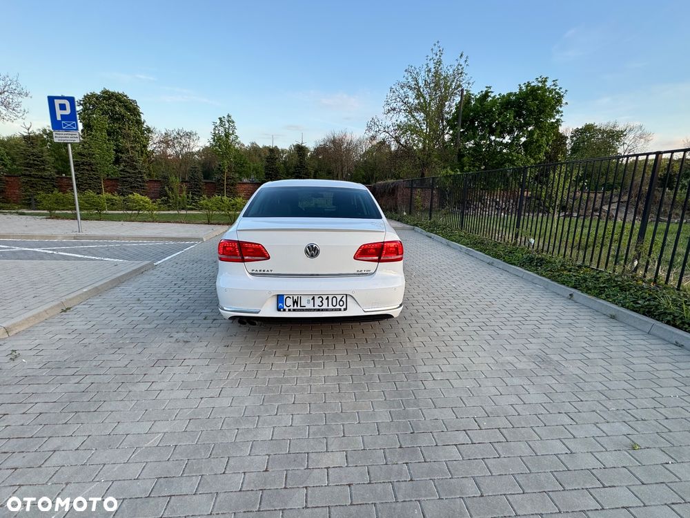 Volkswagen Passat 2.0 TDI Highline R-Style - 5