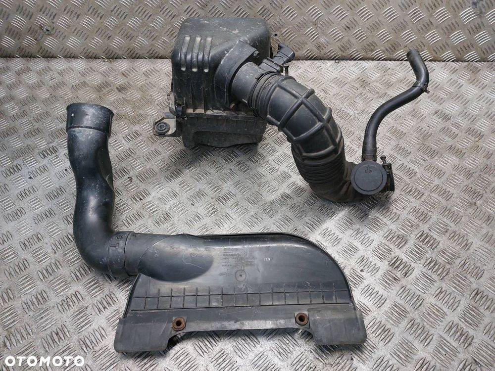 OBUDOWA FILTRA + PRZEPŁYWOMIERZ + RURA DOLOT HYUNDAI I30 I 1.6 CRDI - 2