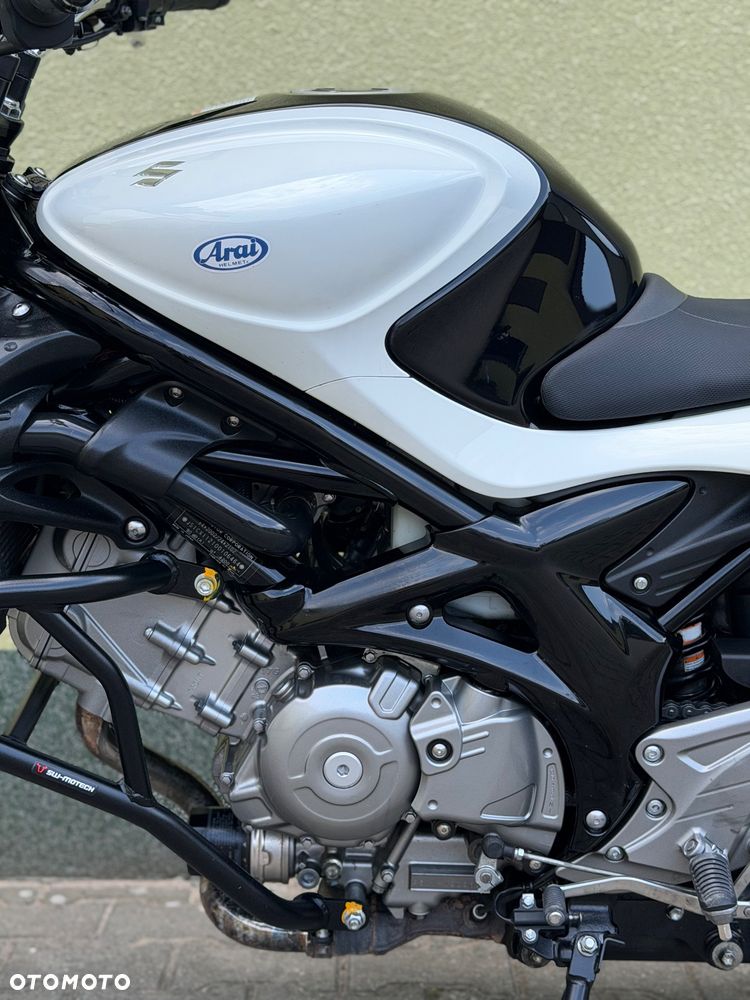 Suzuki Gladius - 25