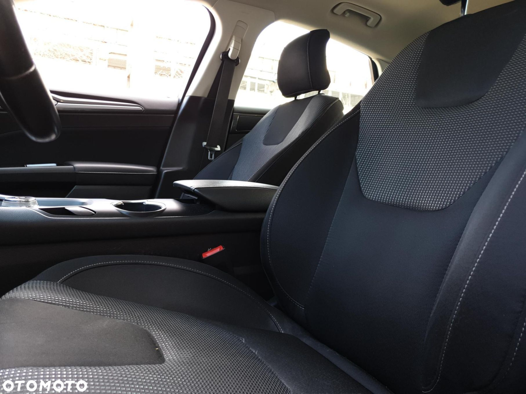 Ford Mondeo 2.0 EcoBlue Titanium - 23