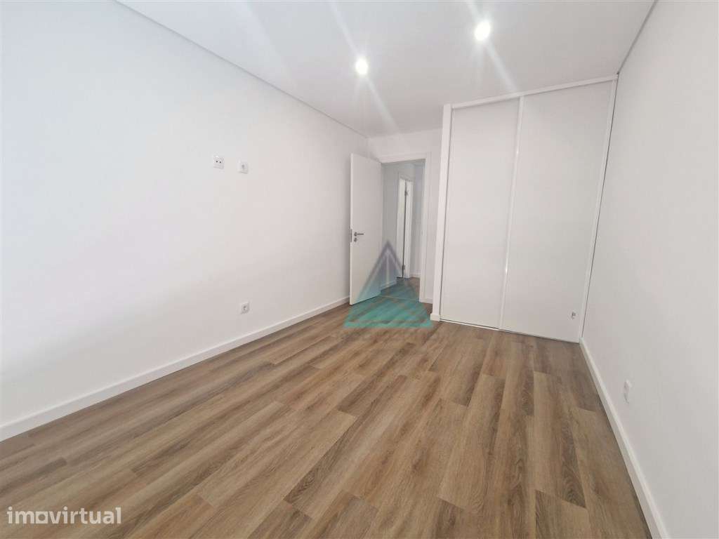 NOVIDADE * * T3 * * Seixal * * REMODELADO ** SUITE - Grande imagem: 5/16