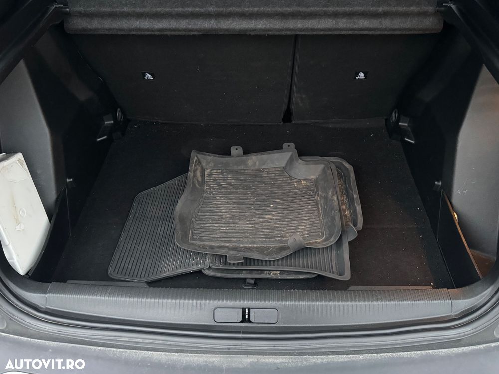 Peugeot 2008 e-2008 Allure - 28