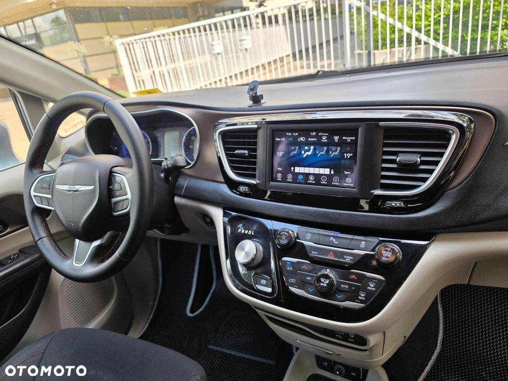 Chrysler Pacifica - 10