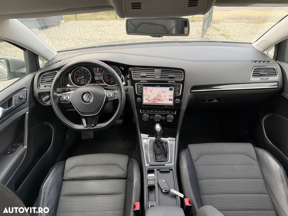 Volkswagen Golf - 10
