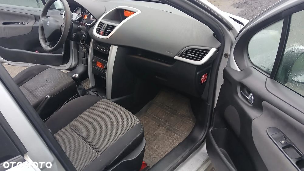 Peugeot 207 1.6 HDi - 10