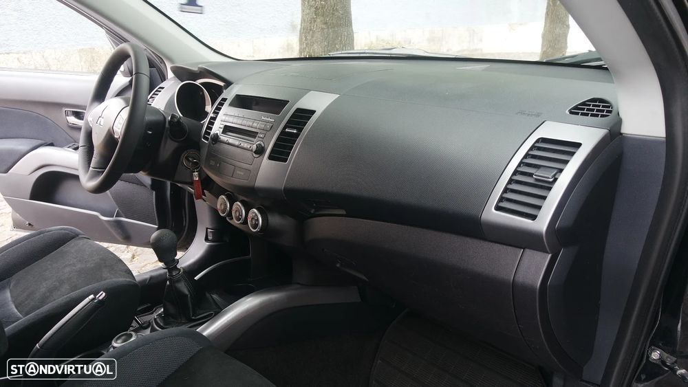 Mitsubishi Outlander 2.0 DI-D Intense 4WD - 41