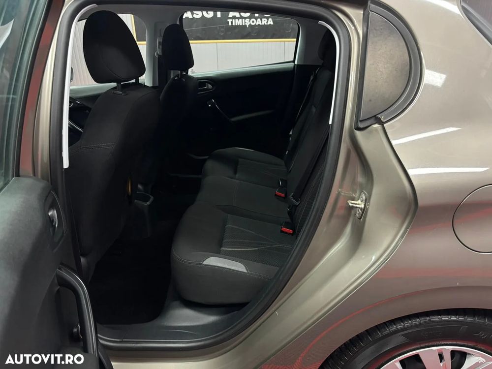 Peugeot 208 - 13