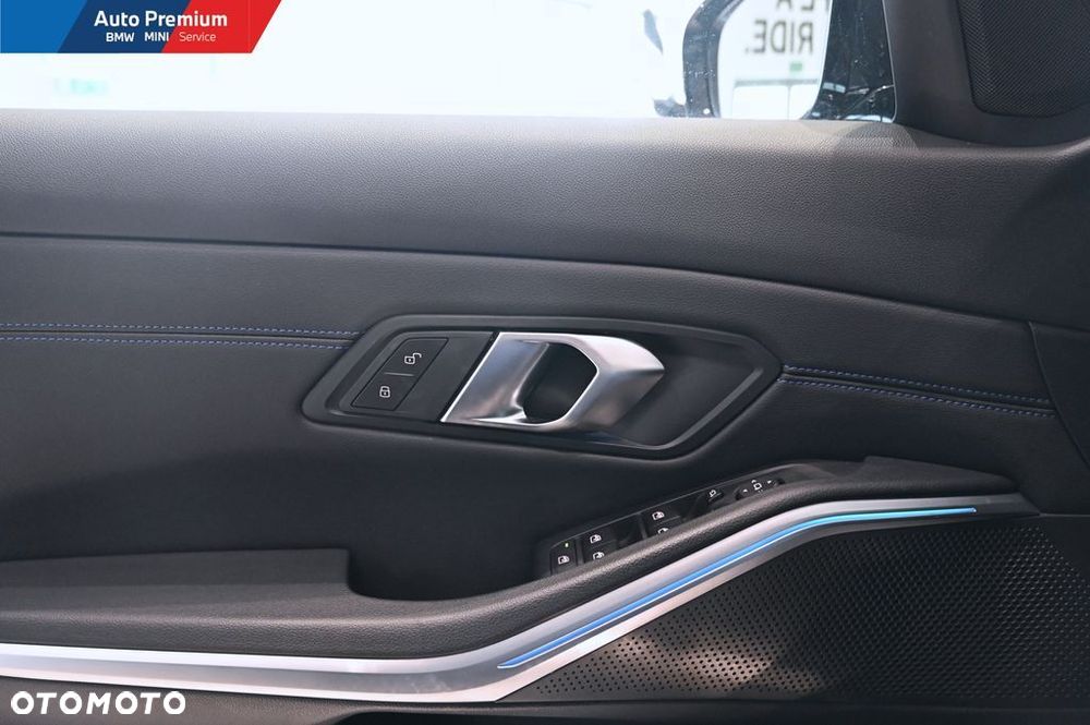 BMW Seria 3 318i - 11