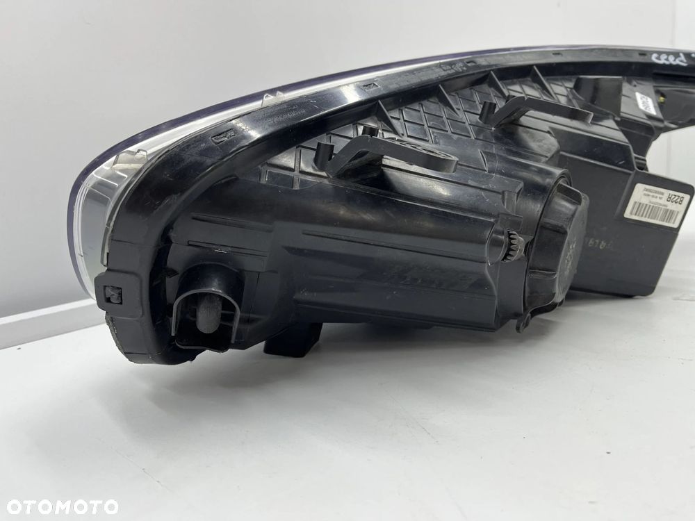 Lampa reflektor Kia Ceed II 2 Proceed 2 II 12-18r. prawa przednia soczewka + pasek LED prawy przód E - 8