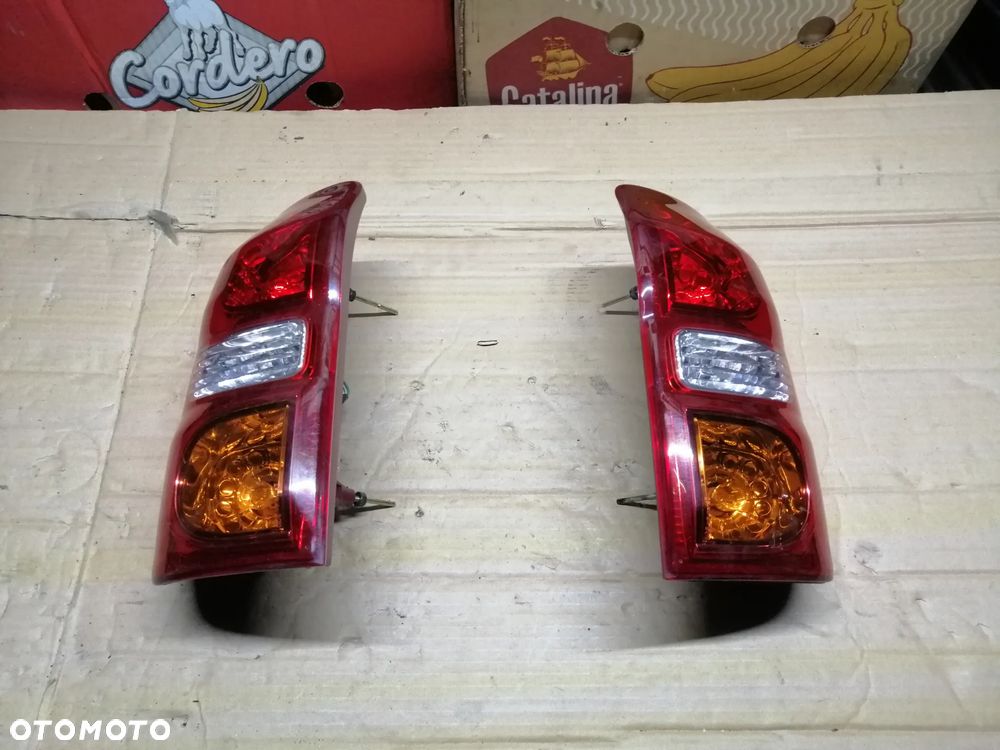 Toyota Rav 4 II lampy tylne komplet plus wiązka EU i inne - 1