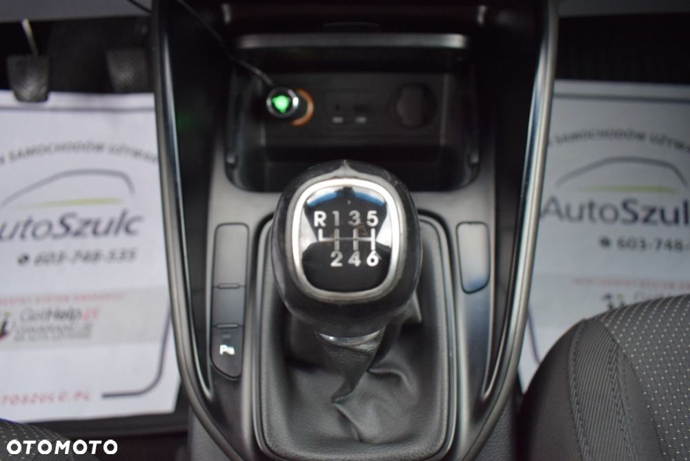 Kia Carens - 33