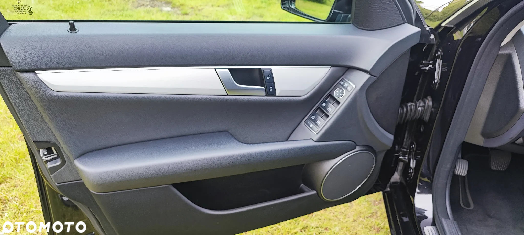 Mercedes-Benz Klasa C 180 CGI BlueEff Avantgarde - 33