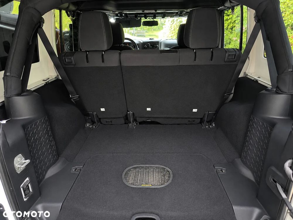Jeep Wrangler 3.6 Unlim Sahara - 14