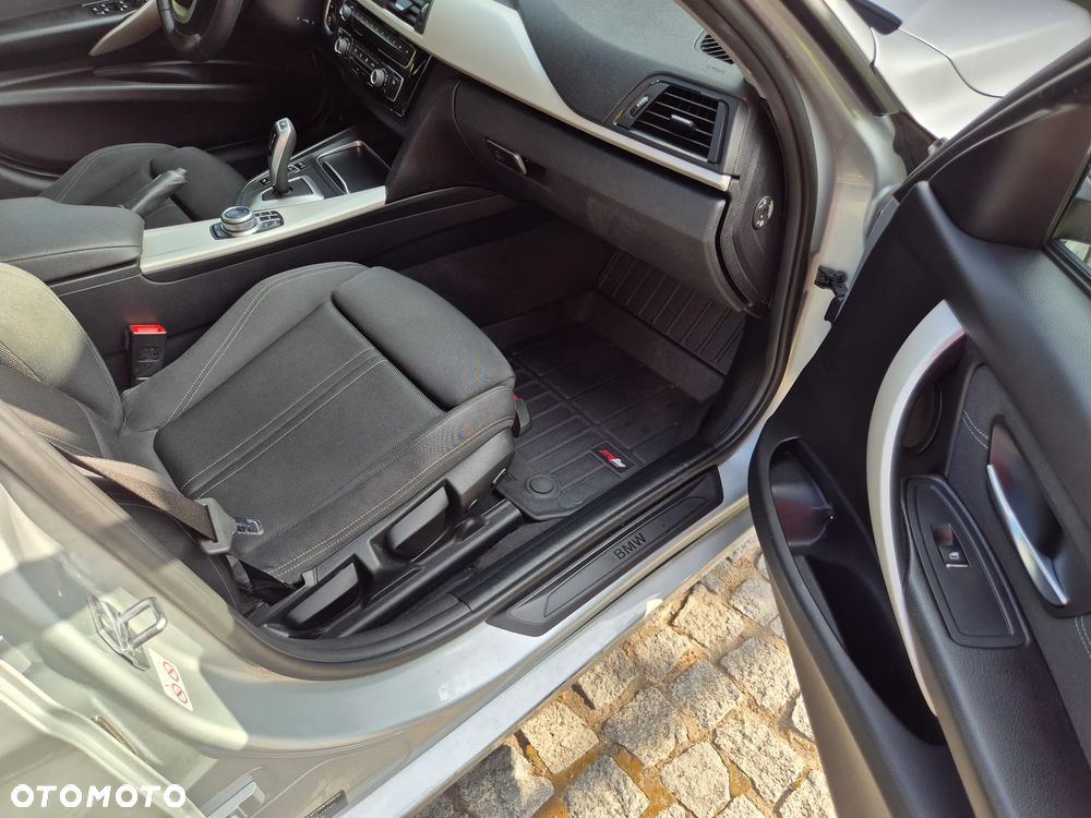 BMW Seria 3 318d Sport Line - 37
