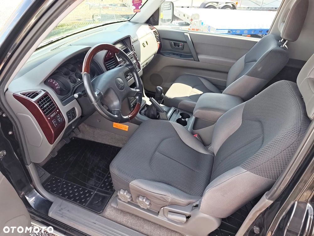 Mitsubishi Pajero - 5