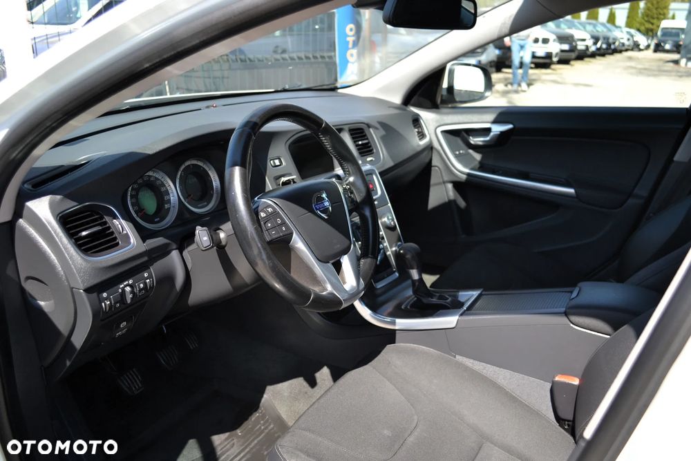Volvo V60 DRIVe Momentum - 8