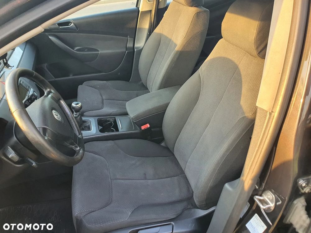 Volkswagen Passat 1.9 TDI Comfortline - 10