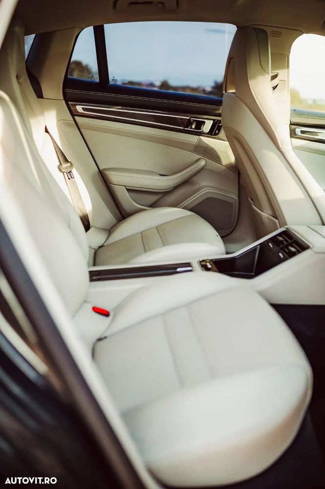 Porsche Panamera 4S - 26