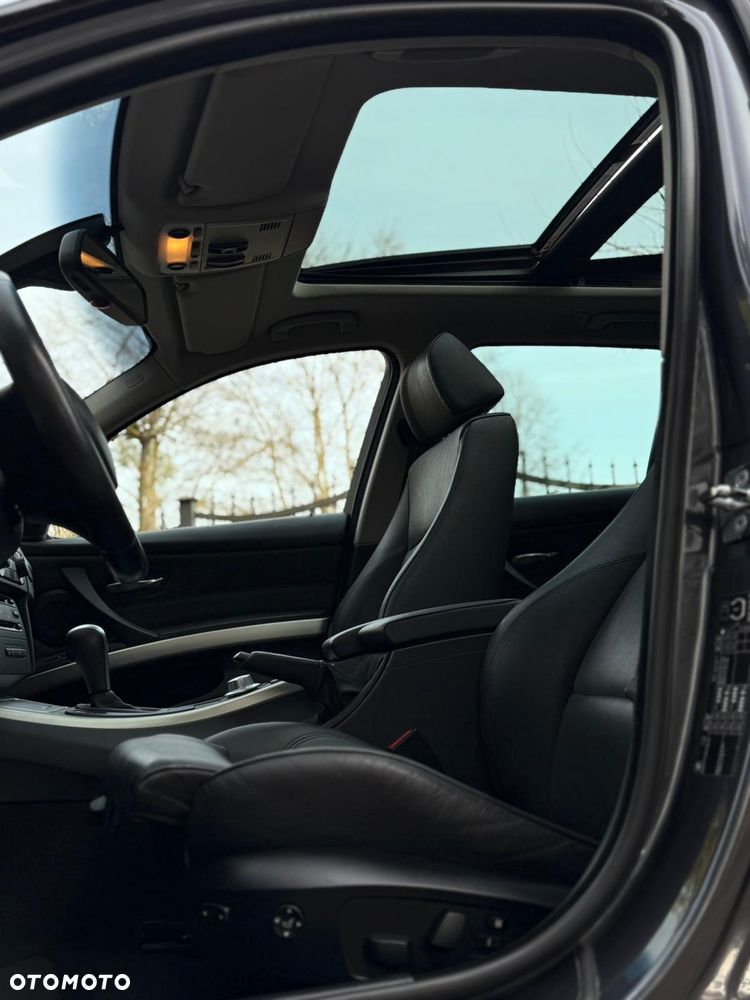 BMW Seria 3 330xi - 11