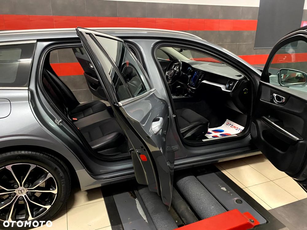 Volvo V60 D3 Momentum - 28